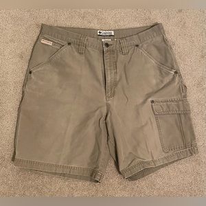Columbia men’s size 36 cargo shorts tan